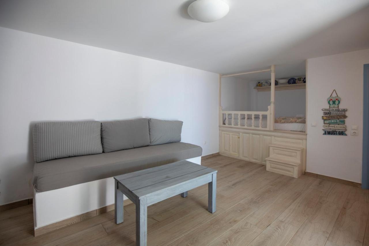 Thea Menetes Apartamento Menetaí Exterior foto