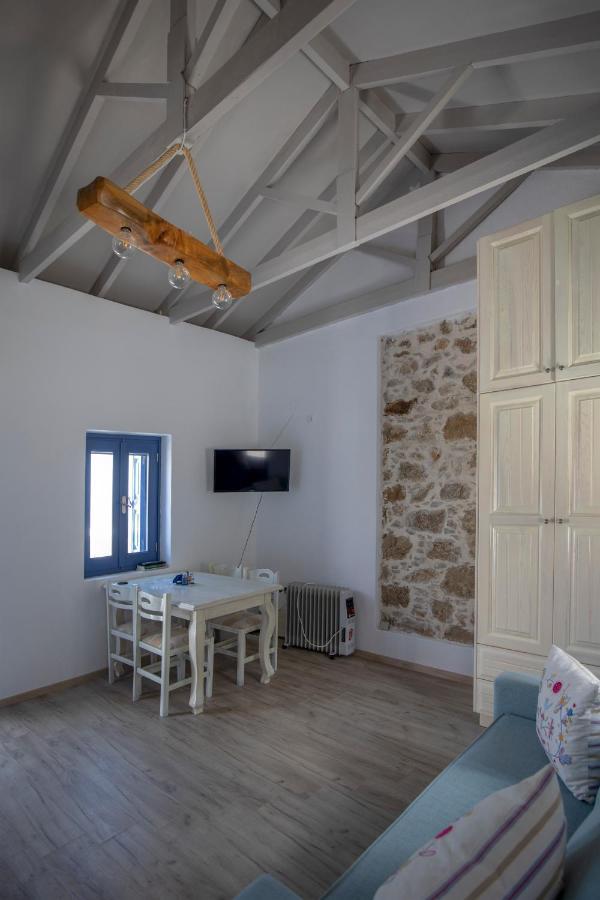 Thea Menetes Apartamento Menetaí Exterior foto